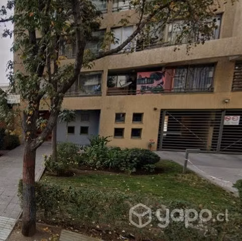 Se arrienda estacionamiento Av. Santa Rosa 238