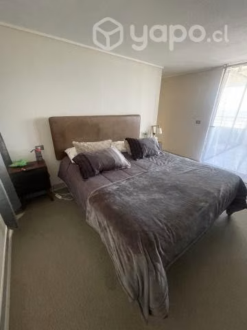 Cama King CIC Respaldo Cuero +2 Veladores