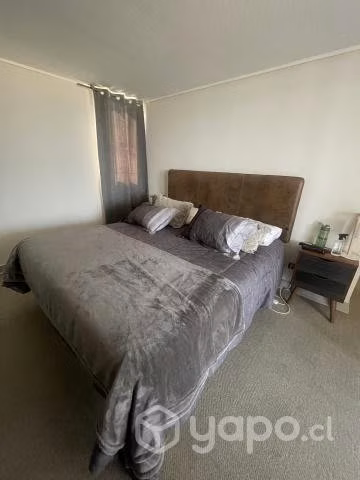 Cama King CIC Respaldo Cuero +2 Veladores - Imagen 2