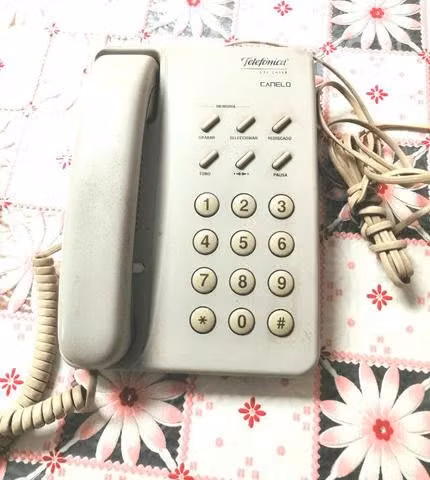 2 teléfonos antiguos, funcionando los 2
