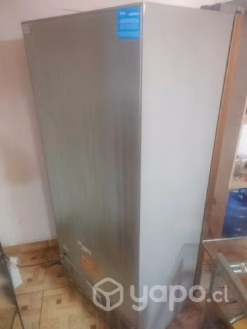 Nevera grande de 2 puertas plateada como nueva