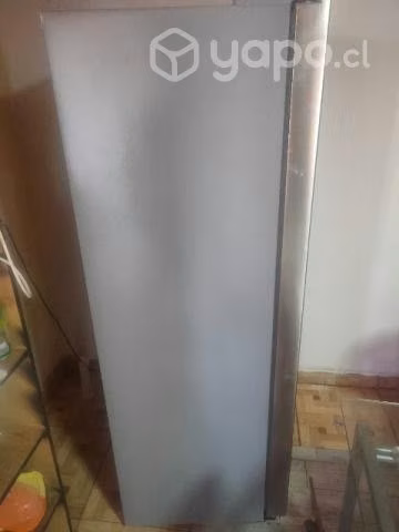 Nevera grande de 2 puertas plateada como nueva