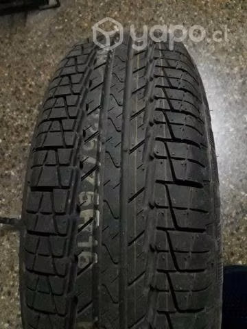 Neumático nuevo con llanta SsangYong