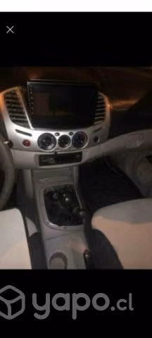 Camioneta mitsubishi
