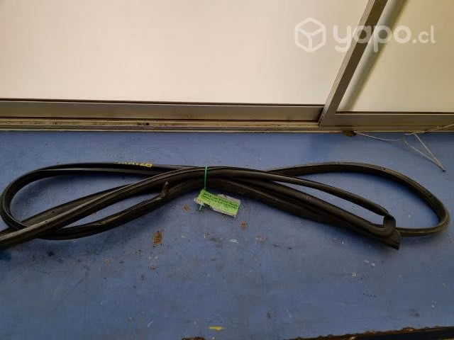 Goma Contorno Pta del izq (HTA128) Hyundai Tucson