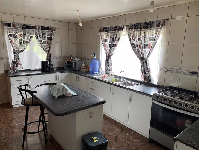 VENDE parcela en cond. casa 137/5.000 mt2, Linderos