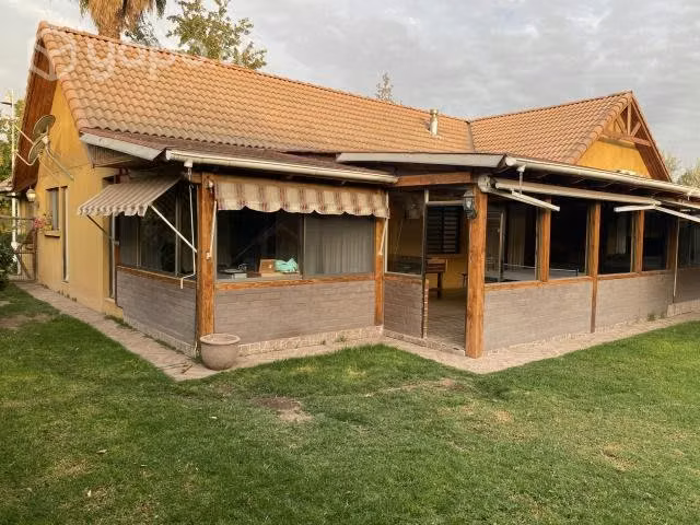 VENDE casa 4D 3B 300/800 mt2, condom. Lo Herrera