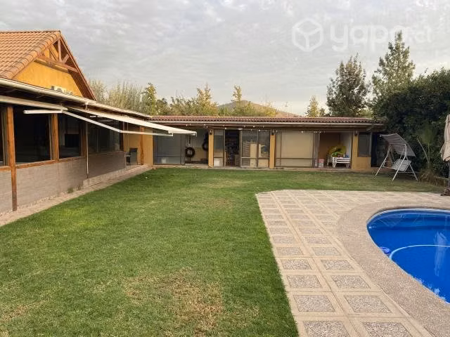 VENDE casa 4D 3B 300/800 mt2, condom. Lo Herrera
