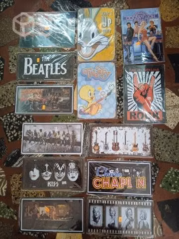 Patentes y cuadros de metal de artista