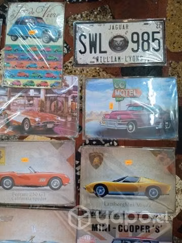 Patentes y cuadros de autos retro