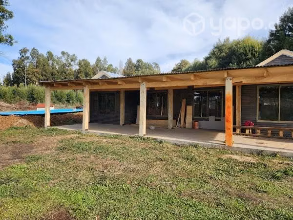 Hermosa parcela con casa y piscina