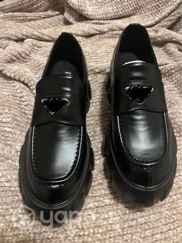 Mocasines nuevos hermosos