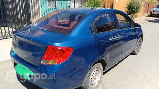 Auto familiar CHEVROLET SAIL 2013 - Imagen 2
