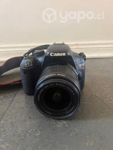 Canon Rebel T2i sin tapa, con cargador