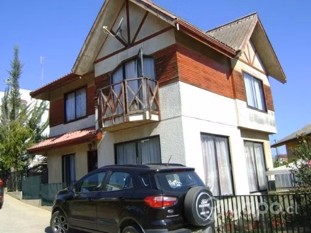 Casa individual, 4 dormitorios, 2 baños C-2200