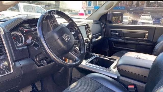 Camioneta Dodge RAM 4x4 - Imagen 6