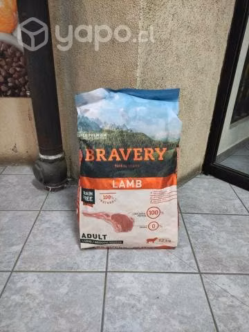 Oferta en Alimento Perro Bravery Cordero 12kg