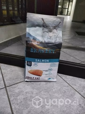 Oferta en Alimento Gato Bravery Adult Salmon