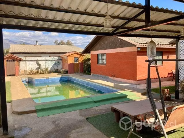 Se vende casa en Olmué con piscina