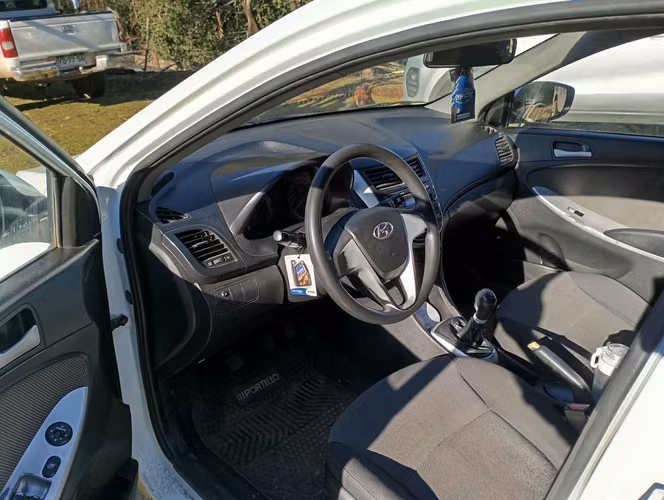Hyundai accent - Imagen 3