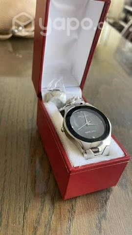 Reloj sin uso excelente