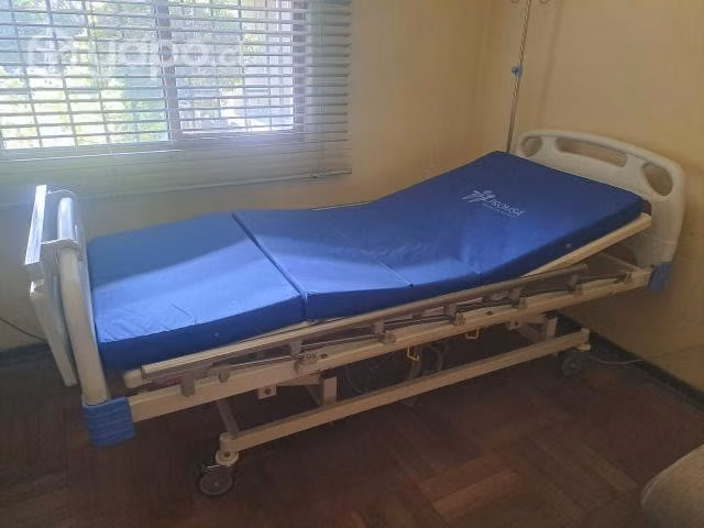Cama clínica eléctrica