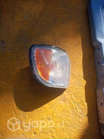 Nissan pathfinder 2005 foco punta derecho original