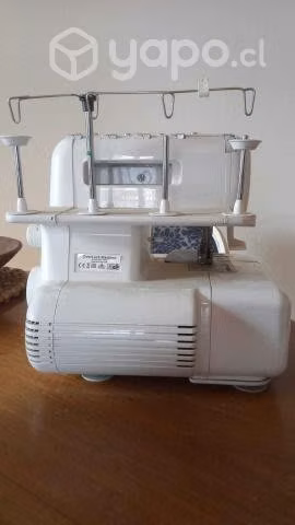 Maquina de coser OVERLOCK
