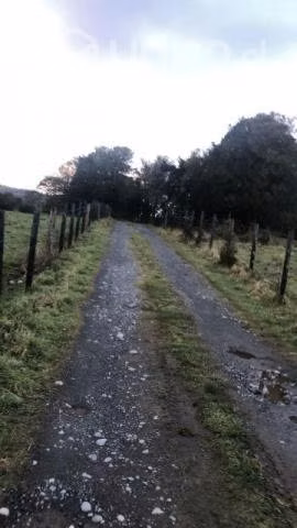 Se vende casa con terreno y vista al mar
