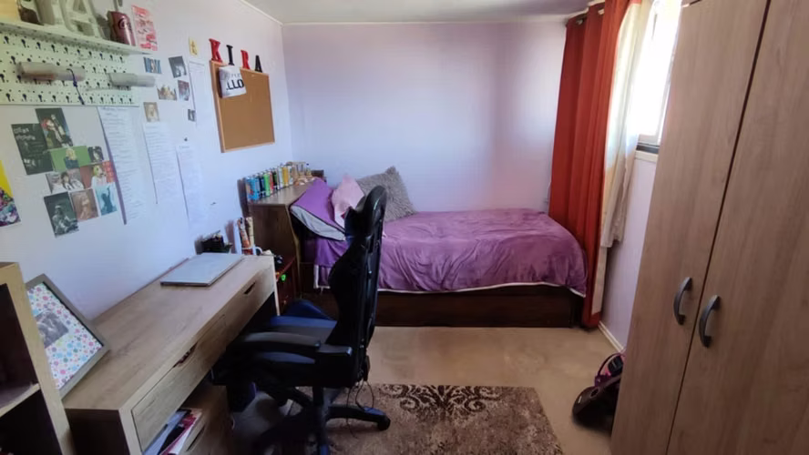 Excelente Casa , Cercana Metro Laguna Sur