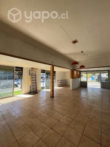 Se arrienda casa con local comercial