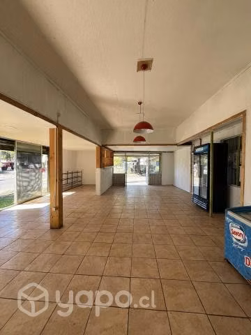 Se arrienda casa con local comercial