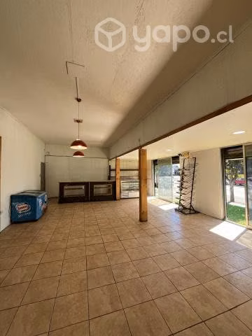 Se arrienda casa con local comercial
