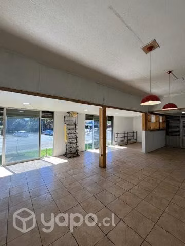 Se arrienda casa con local comercial