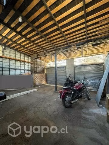 Se arrienda casa con local comercial