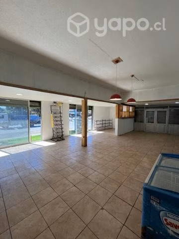 Se arrienda casa con local comercial