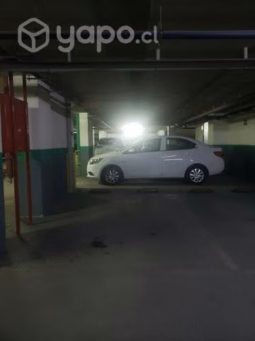 Arriendo estacionamiento santa lucia
