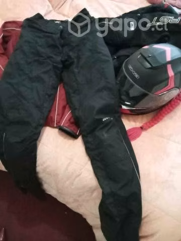 Ropa de moto y casco