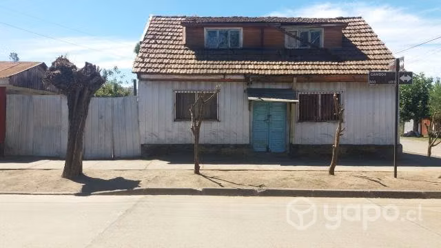 Se vende casa con terreno con árboles frutales