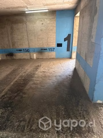 Estacionamiento techado, metro Santa Lucia