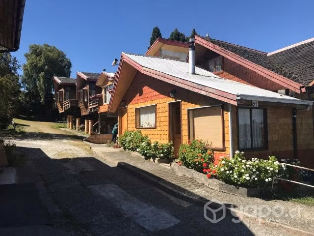 Terreno con cabañas y casa administración