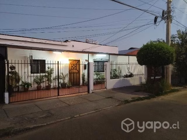 Se vende casa a pasos del Metro San Ramon