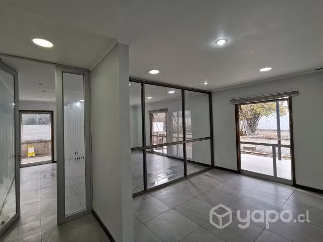 Sitio 1000m2 Oficina y bodegas en Los Andes