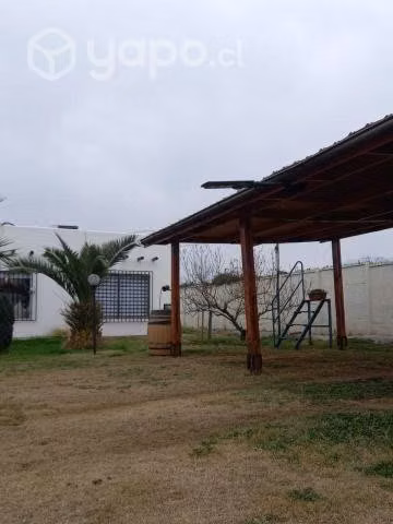 Se vende casa con amplio terreno en Graneros