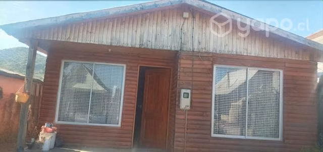 Se vende casa con sitio de 9 x 25