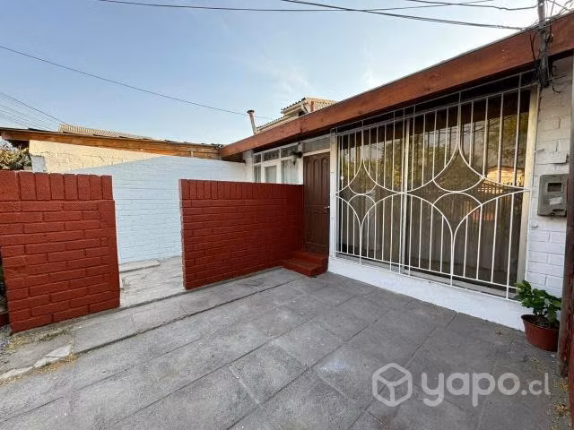 Acojedora Casa En Excelente Sector Residencial De