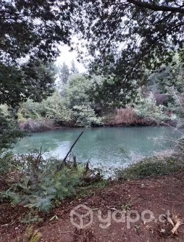 Sitio 5.000 m2 con río