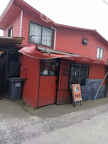 Casa esquina con local comercial