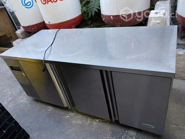 Meson refrigerado tres puertas bozzo