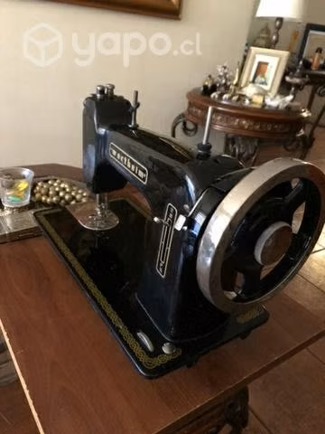 Máquina de coser antigua WERTHEIM